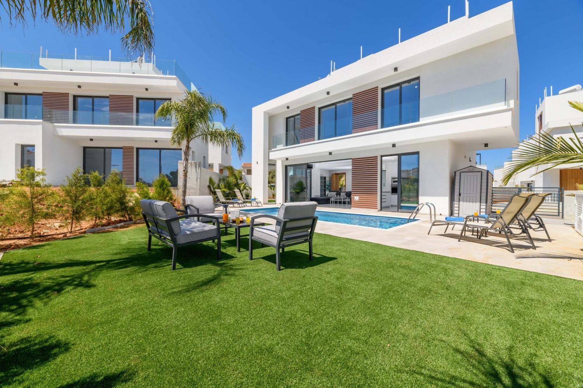 By The Beach - Royal Sapphire Villa Protaras Luaran gambar