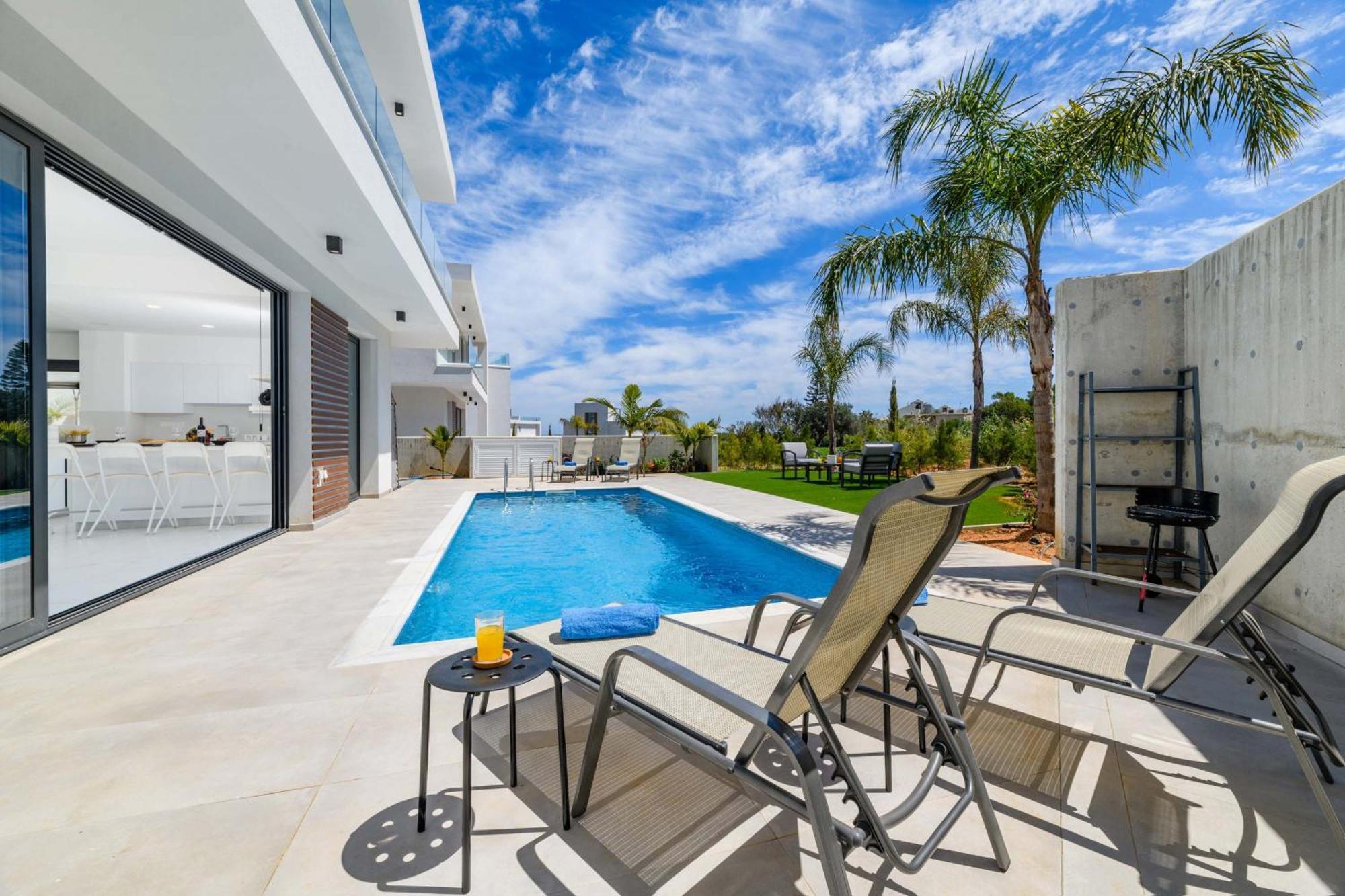 By The Beach - Royal Sapphire Villa Protaras Luaran gambar